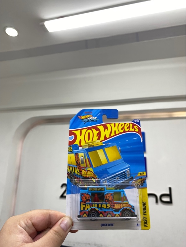 Mô hình xe hotwheels Quick Bite - Màu xanh - NewSeal