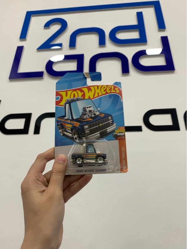 Mô hình xe Hotwheels Toon'd 83 Chevy Silverado - Màu xanh - Ngoại hình: 98% - Box