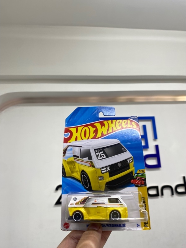 Mô hình xe Hotwheels VW T3 Custom/Personnalisé - Màu trắng vàng - Newseal