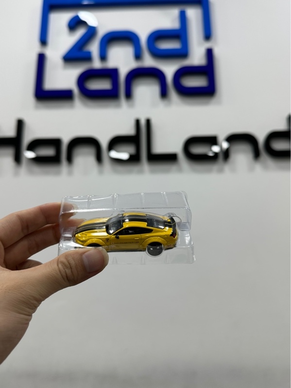 Mô hình xe LB-WORKS FORD MUSTANG Triple Yellow 1:64 - Màu vàng - Ngoại hình 97% - 2 gương sắp đứt - Kèm box