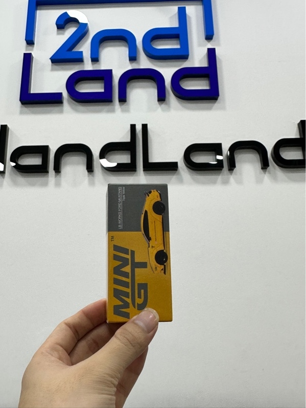 Mô hình xe LB-WORKS FORD MUSTANG Triple Yellow 1:64 - Màu vàng - Ngoại hình 97% - 2 gương sắp đứt - Kèm box