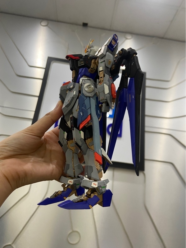 Mô hình ZGMF-X20A Strike Freedom Gundam 1/114 RG - Màu trắng - Ngoại hình: 97.5% - Khớp toàn thân lỏng, đã mod, nhiều chỗ hết ăn keo - Body