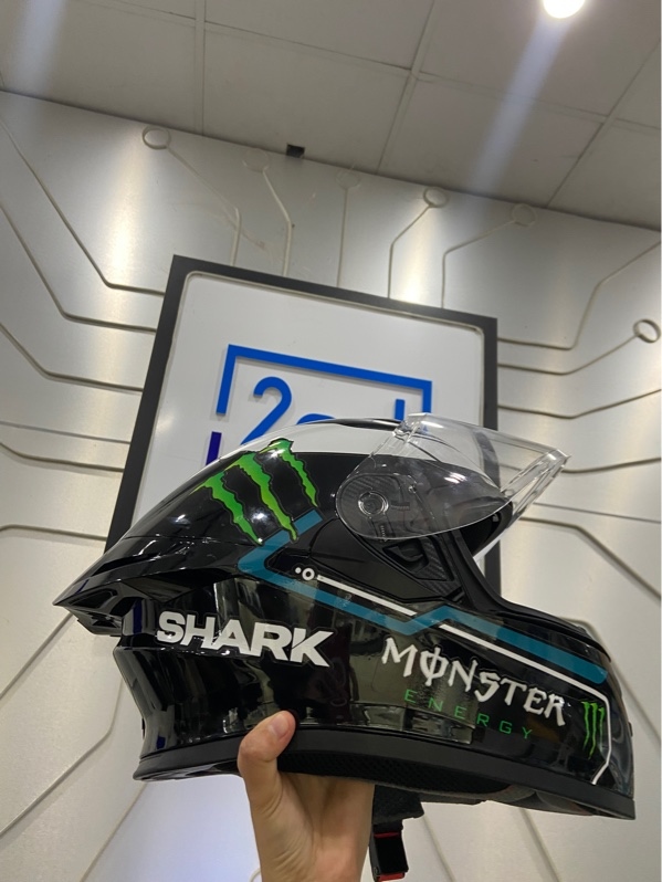 Mũ bảo hiểm FullFace ROC 08 - Size M 57-58cm - Màu Đen ( Đã dán decal Shark) - Ngoại hình: 97% - Thân mũ xước dăm, kính xước vài đường - Body