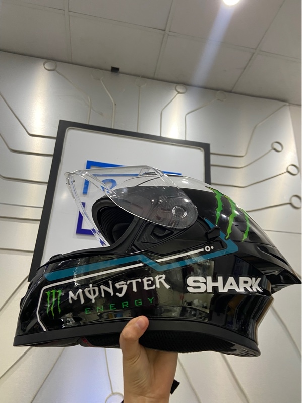 Mũ bảo hiểm FullFace ROC 08 - Size M 57-58cm - Màu Đen ( Đã dán decal Shark) - Ngoại hình: 97% - Thân mũ xước dăm, kính xước vài đường - Body