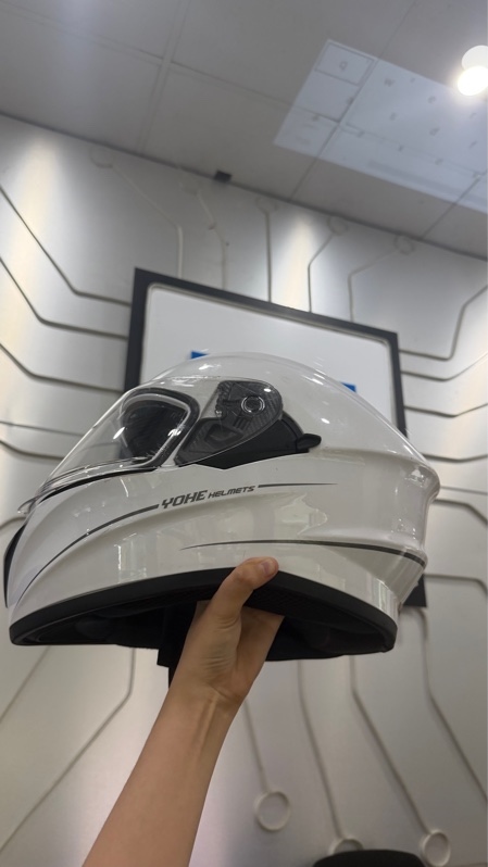 Mũ bảo hiểm Fullface Yohe 981 - Size M - Màu trắng - Ngoại hình: 97% - Xước kính + mũ - Body