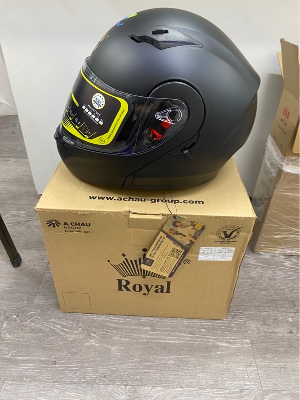 Mũ bảo hiểm Royal - model M179 - size XL - Màu đen - Ngoại hình 98% - Kèm Box, túi