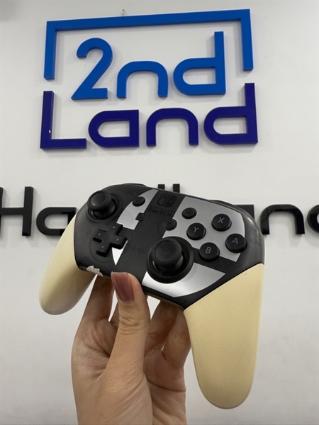 Nintendo Switch Pro Controler HAC-013 - Màu trắng - Ngoại hình 96% - 2 tay ố - Body 1