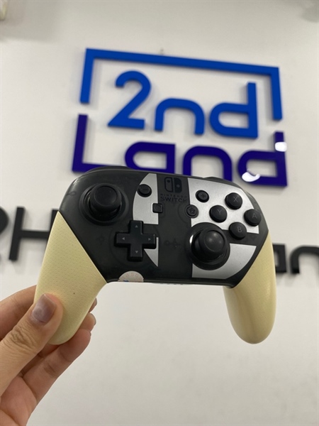 Nintendo Switch Pro Controler HAC-013 - Màu trắng - Ngoại hình 96% - 2 tay ố , bụi - Body