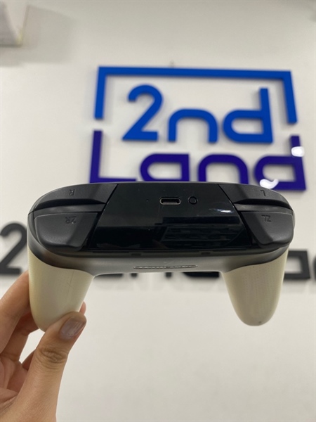 Nintendo Switch Pro Controler HAC-013 - Màu trắng - Ngoại hình 96% - 2 tay ố , bụi - Body 2