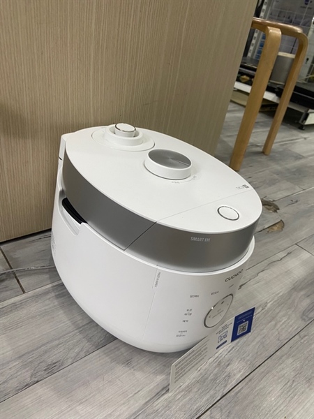 Nồi cơm điện Cuckoo CRP-LHTR061010FW - Màu trắng - Ngoại hình: 97.5% - Body 2