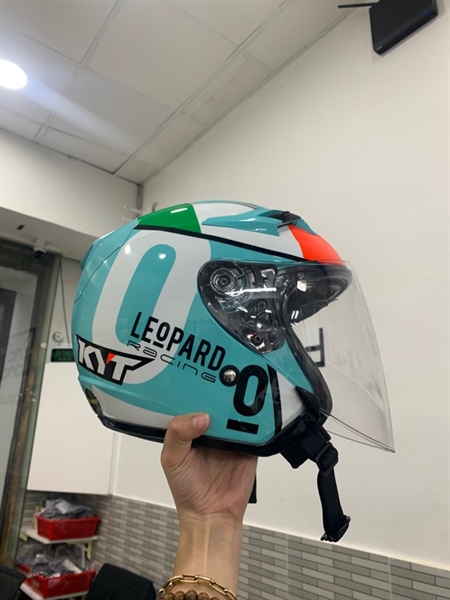 Nón 3/4 KYT Venom Leopard - Màu xanh - Ngoại hình: 98% - Trầy kính - Body