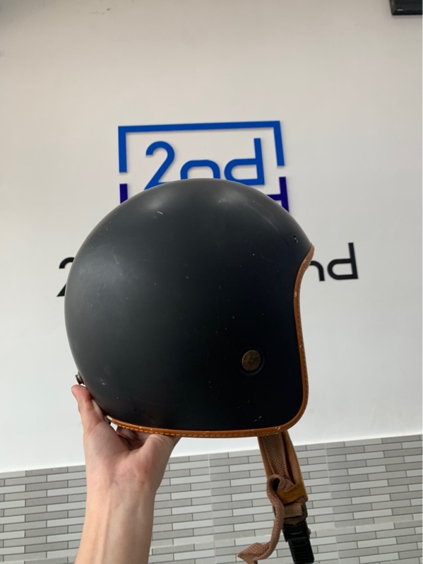 Nón bảo hiểm 3/4 Bulldog - Size S - Màu đen - Ngoại hình: 97% - Trầy xước - Body