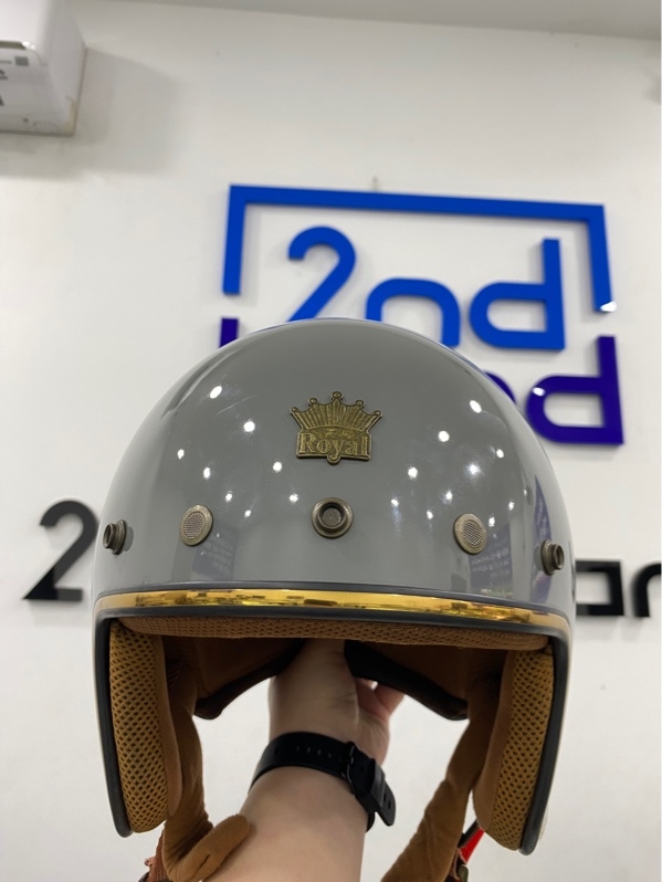 Nón bảo hiểm 3/4 Royal - Model M20 - Màu xám - Ngoại hình 97% - Trầy xước nhẹ , đệm cổ rách 1 chổ - Kèm Box