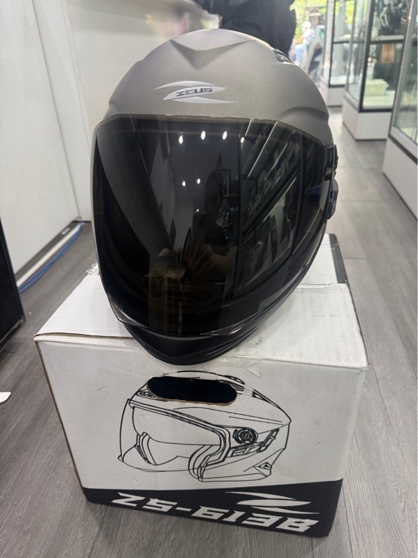 Nón bảo hiểm 3/4 Zeus 613B - size L - Màu xám - Ngoại hình 98% - Kèm box , 1 kính , 2 kính