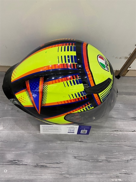 Nón FullFace AGV K1 Soleluna - Size M - Màu đen - Ngoại hình: 97% - Kính trầy, nón tróc sơn, trầy nhiều, mất 1 con ốc chỗ kính - Body 1
