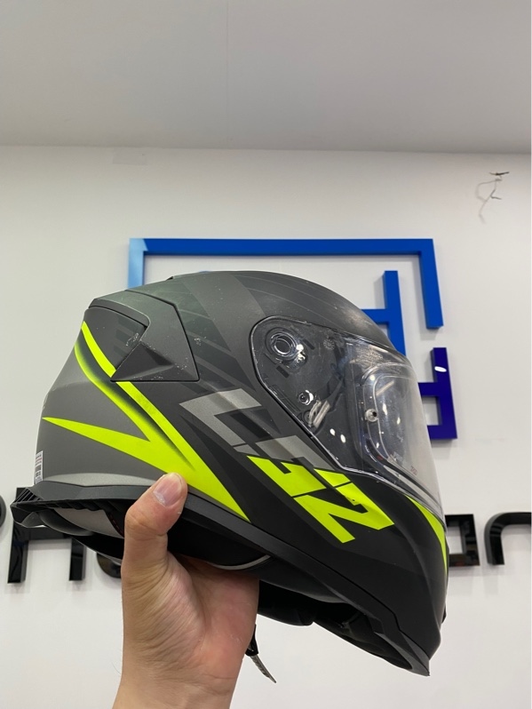 Nón LS2 FF800 Storm - Màu đen - Ngoại hình: 96% - Cấn trầy, mốc, bụi - Body