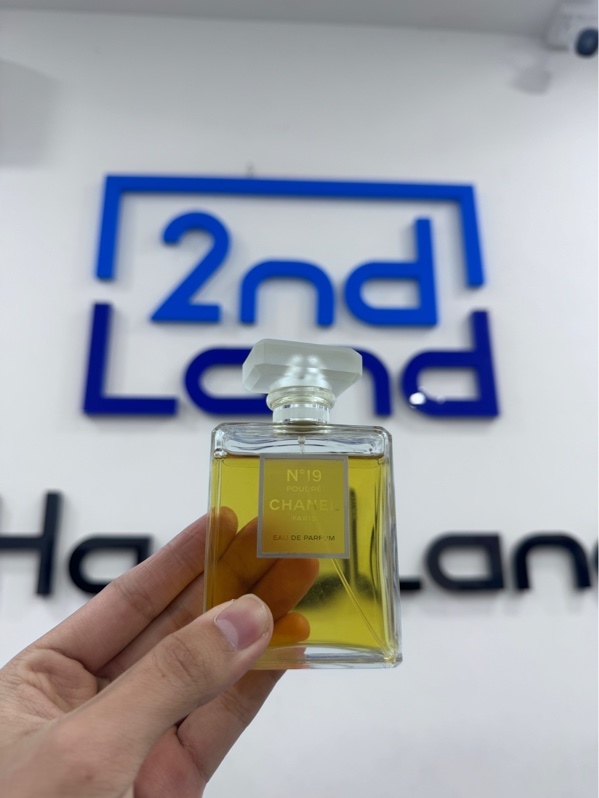 Nước hoa Chanel No.19 Poudré - Eau de Parfum - 90/100ml - Body