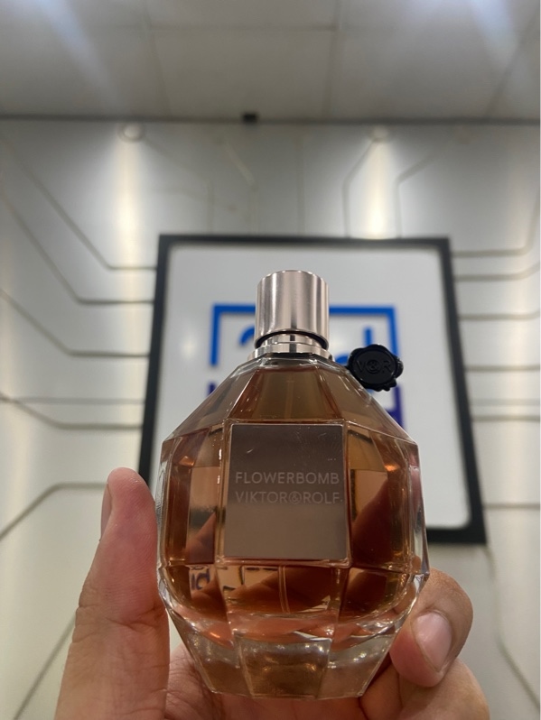 Nước hoa Viktor & Rolf Flowerbomb - EDP - 98/100ml - Body