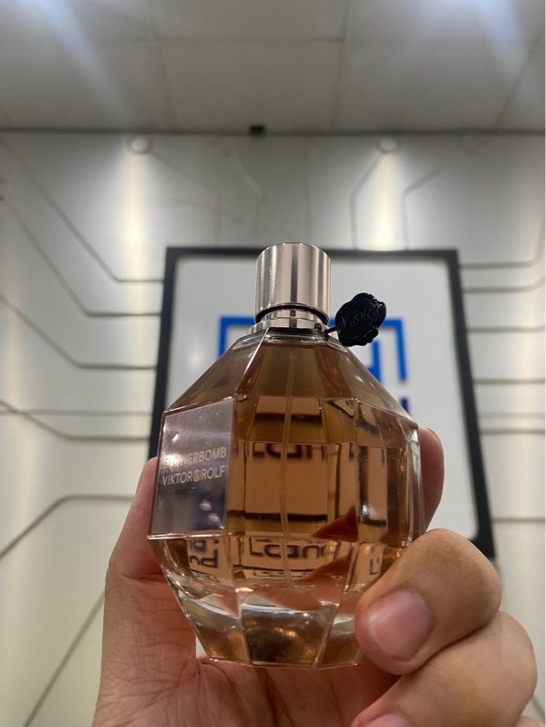 Nước hoa Viktor & Rolf Flowerbomb - EDP - 98/100ml - Body