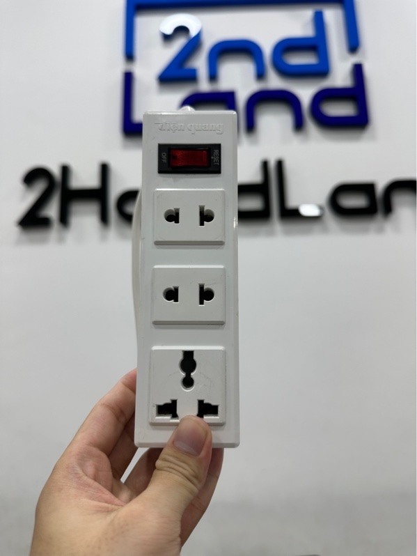 Ổ Cắm Điện Quang ĐQ 002A-02 ( 3 lỗ ) - Màu trắng - Ngoại hình 97% - Body