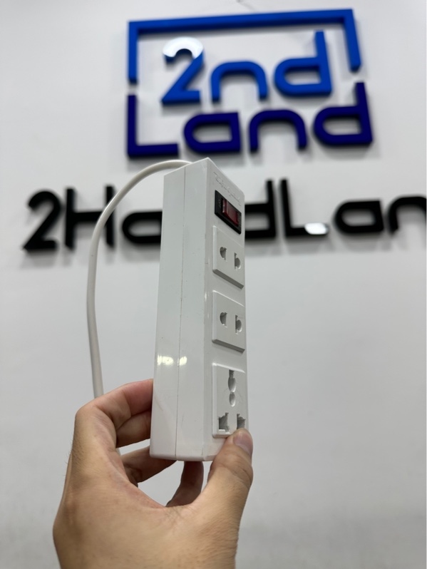 Ổ Cắm Điện Quang ĐQ 002A-02 ( 3 lỗ ) - Màu trắng - Ngoại hình 97% - Body