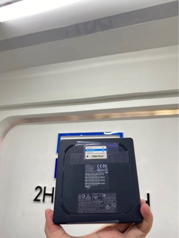 Ổ cứng di động HDD không dây kiêm pin sạc dự phòng WD My Passport Wireless Pro 4TB - Model E6B - đã chạy 31 giờ - sức khoẻ tốt - Màu xám - Ngoại hình 98% - Body