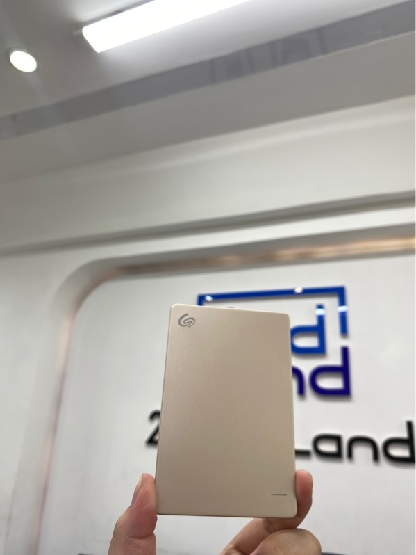 Ổ cứng di động HDD Seagate Backup Plus Portable 2TB (1K9APX-500) - đã chạy 2003 giờ - sức khoẻ tốt - Màu trắng - Ngoại hình 98% - Kèm túi