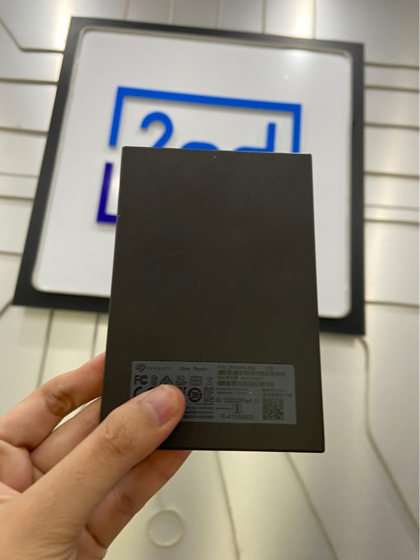 Ổ cứng di động HDD Seagate One Touch 1TB - Đã chạy hơn 1700 giờ - Màu bạc - Ngoại hình: 97% - Cấn móp - Kèm dây kết nối