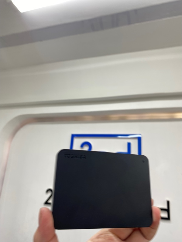 Ổ cứng di động HDD Toshiba Canvio Basics 1TB (HDTB410EK3AA) - đã chạy 1180 giờ - sức khoẻ tốt - Màu đen - Ngoại hình 98% - Kèm túi