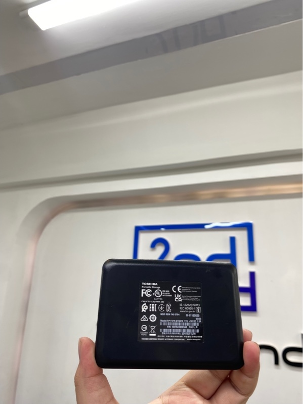 Ổ cứng di động HDD Toshiba Canvio Basics 1TB (HDTB410EK3AA) - đã chạy 1180 giờ - sức khoẻ tốt - Màu đen - Ngoại hình 98% - Kèm túi