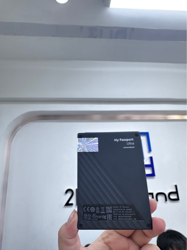 Ổ cứng di động HDD WD My Passport Ultra - 1TB USB Type-C/3.0 - Chạy 210 giờ - Màu bạc - Ngoại hình 98% - Kèm dây, túi