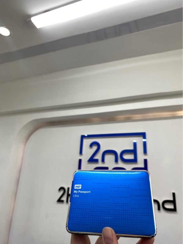 Ổ cứng di động HDD WD My Passport Ultra 2TB (WDBMWV0020BBL-05) - đã chạy 2954 giờ - sức khoẻ tốt - Màu xanh - Ngoại hình 97% - Kèm túi