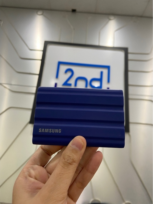 Ổ cứng di động Samsung SSD T7 Shield Gen 2 1TB - Màu xanh - Số giờ chạy 19647 - Số giờ chạy 98% Tốt - Ngoại hình: 98% - Body