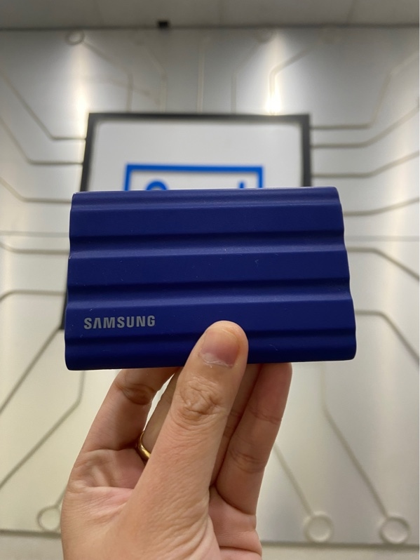 Ổ cứng di động Samsung T7 Shield 2TB MU-PE2TOR/WW - Sức khỏe 100% - Màu xanh dương - Ngoại hình: 97% - Body