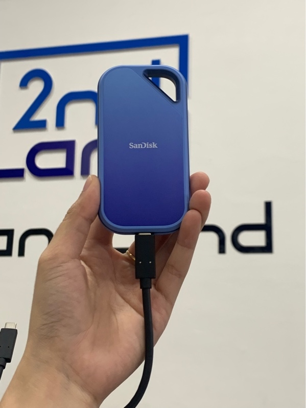 Ổ cứng di động Sandisk E81 Extreme Pro V2 SSD 4TB USB 3.2 - Màu xanh - Ngoại hình: 98% - Kèm dây
