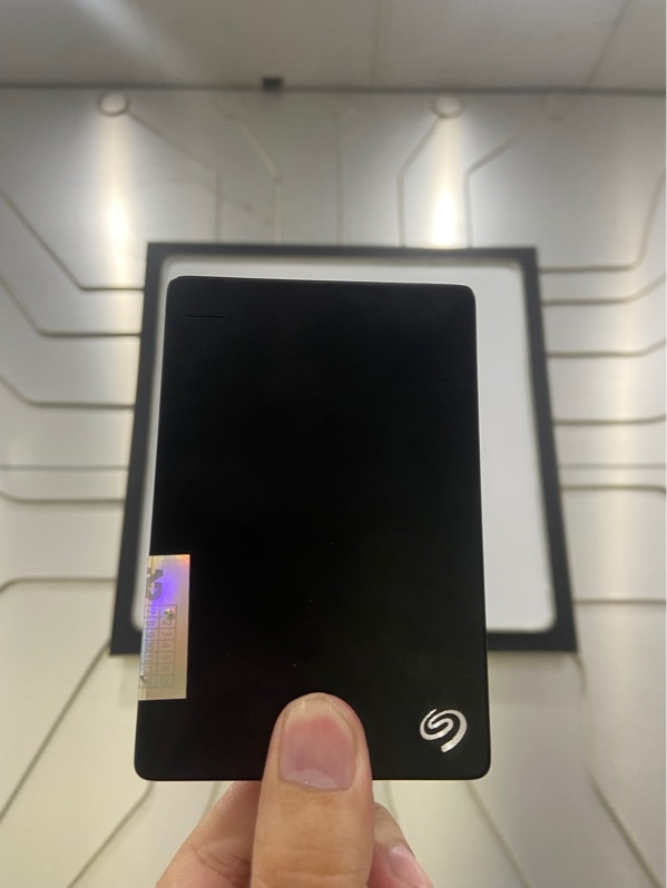 Ổ cứng di động Seagate Backup Plus Portable Drive 1TB Model SRD00F1 - HDD chạy 5302 Giờ - Sức khoẻ tốt - Màu đen - Ngoại hình: 97% - Xước thân - Kèm dây kết nối