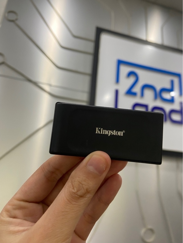 Ổ cứng di động SSD Kingston XS1000 - 1TB - USB 3.2 Gen 2 Type C - Chạy 4136 giờ - Sức khỏe tốt - Màu đen - Ngoại hình: 97% - Body
