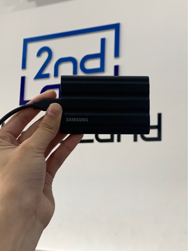 Ổ cứng di động SSD Samsung portable T7 Shield - 1TB - Sức khoẻ 100 - Màu đen - Ngoại hình: 98% - Body
