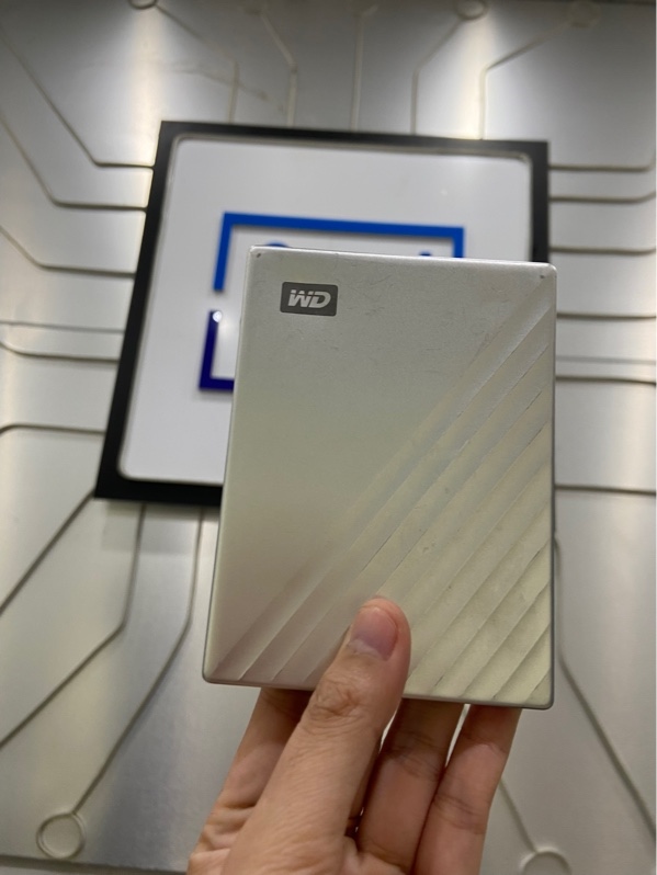 Ổ cứng di động WD My Passport Ultra 1TB USB-C - Sức khoẻ tốt chạy 8000 giờ - Màu đen - Ngoại hình: 97% - Body