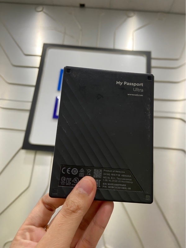 Ổ cứng di động WD My Passport Ultra 1TB USB-C - Sức khoẻ tốt chạy 8000 giờ - Màu đen - Ngoại hình: 97% - Body