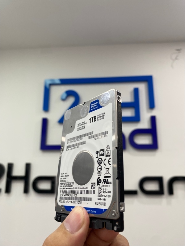 Ổ cứng HDD 2.5 inch Western Digital Blue dung lượng 1TB - Sức khỏe tốt 253h chạy - Màu đen - Ngoại hình: 97 - Trầy xước - Body
