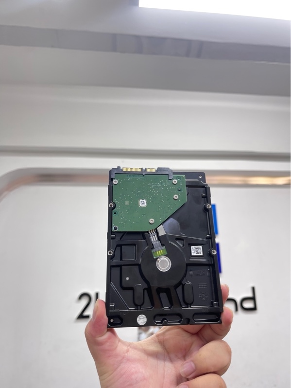 Ổ cứng HDD Seagate BarraCuda 1TB 3.5 inch (ST1000DM010) - Màu đen bạc - Ngoại hình 98% - Sức khỏe 100% - Khởi động 0 giờ - Body