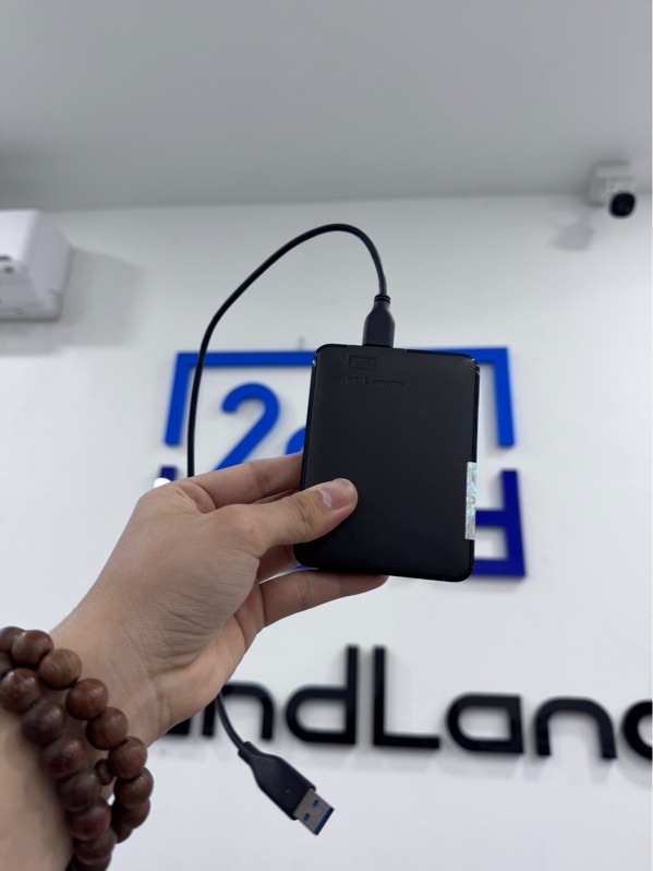 Ổ cứng HDD WD Elements Portable - 1TB - 2.5 inch - USB 3.0 - Màu đen - Ngoại hình 97% - Trầy xước, mất cao su đáy - Body