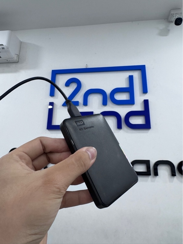 Ổ cứng HDD WD Elements Portable - 1TB - 2.5 inch - USB 3.0 - Màu đen - Ngoại hình 97% - Trầy xước, mất cao su đáy - Body