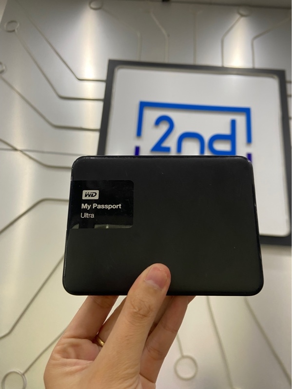 Ổ cứng HDD Western Digital My Passport Ultra - 2TB - Màu đen - Ngoại hình: 97% - Kèm dây kết nối