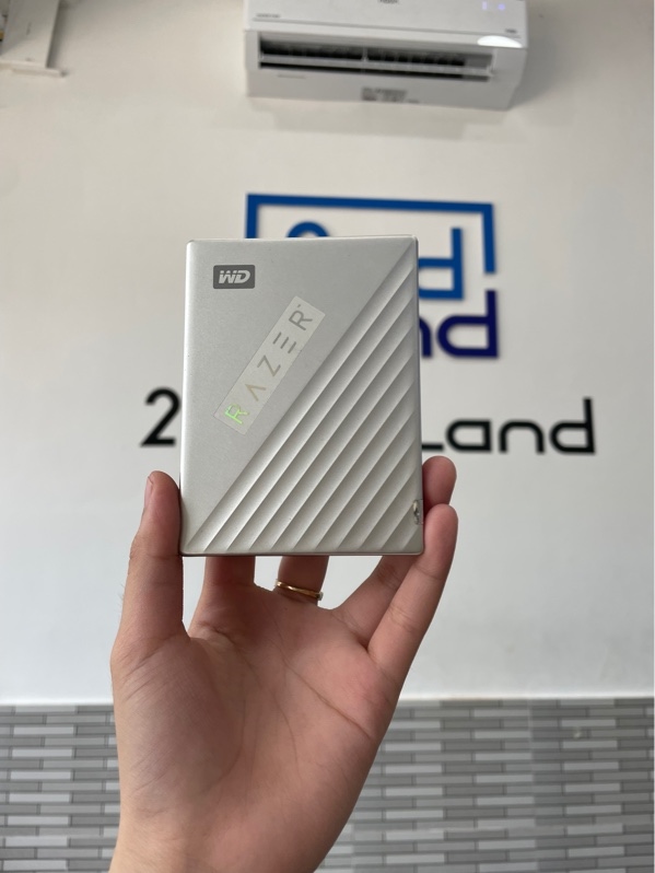 Ổ cứng My passport Ultra HDD 2TB - Màu bạc - Ngoại hình: 98% - Tình trạng ổ tốt - Body