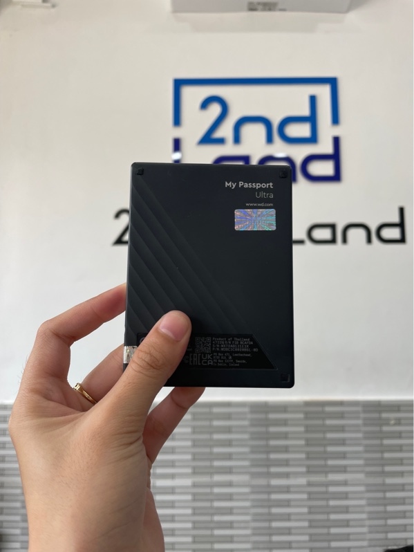 Ổ cứng My passport Ultra HDD 2TB - Màu bạc - Ngoại hình: 98% - Tình trạng ổ tốt - Body