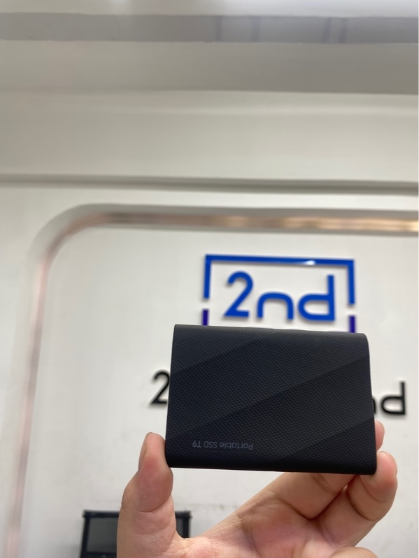 Ổ cứng Samsung Portable SSD T9 2TB - Sức khoẻ 100% chạy 591 giờ - Màu đen - Ngoại hình 98% - Kèm dây kết nối, túi