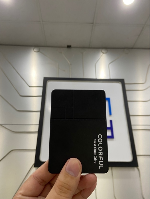 Ổ cứng SSD Colorful SL500 256gb - Màu đen - Ngoại hình: 98% - Kèm Box