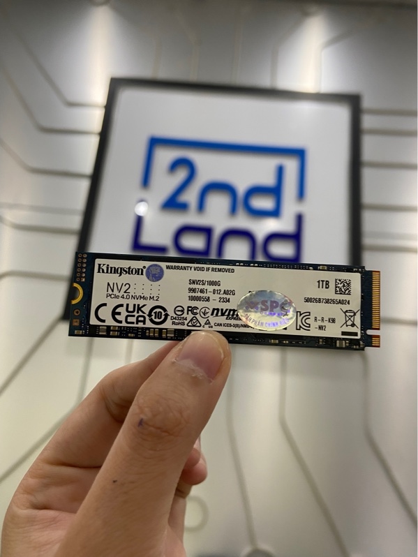 Ổ cứng SSD Kingston NV2 1TB PCle 4.0 NVMe M.2 - 1Tb - Sức khoẻ ổ 97 - 8119 giờ - Màu xanh - Ngoại hình: 98% - Body - Còn bảo hành 9/2026
